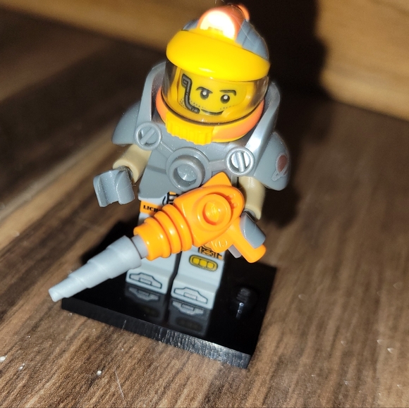 Lego Minifigure Series 12 71007 Space Miner - Picture 3 of 10